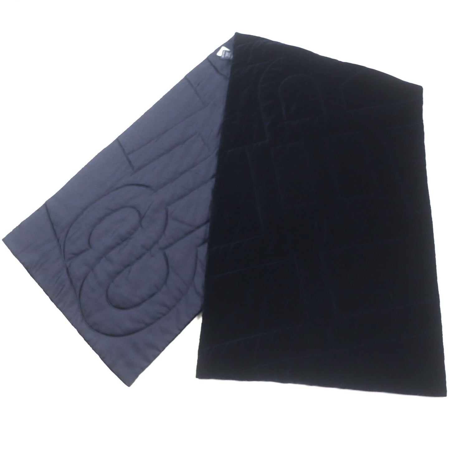 Shawl Main: Silk, Filling: Silk, Filling: Polyester Travel Bag