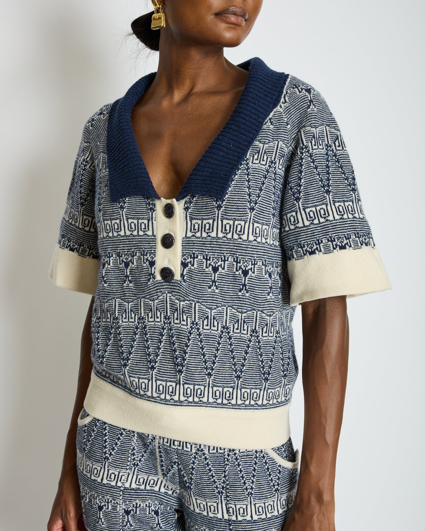 Chanel Cruise 2013 Navy Blue and White Cashmere Top and Tro rs Set with CC Logo Buttons Size FR 36/38 (UK 8/10) Accessory