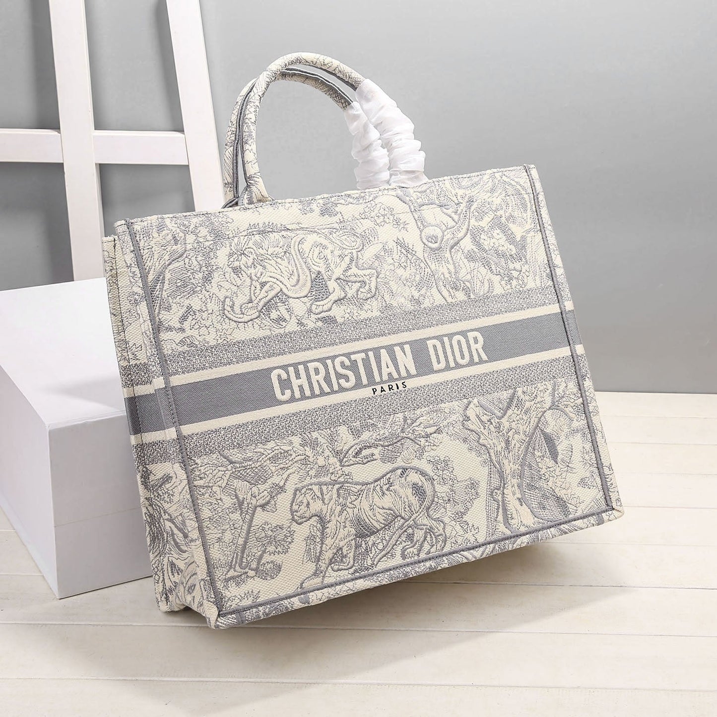 Metop Qualityum Book By Maria Grey Book Tote Bag