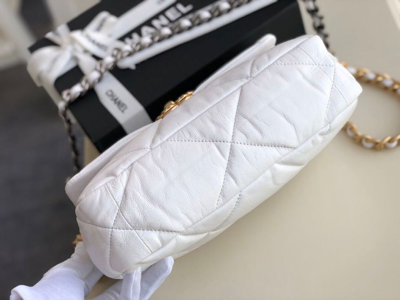 CHL 19 10.1in 26cm White Handbag