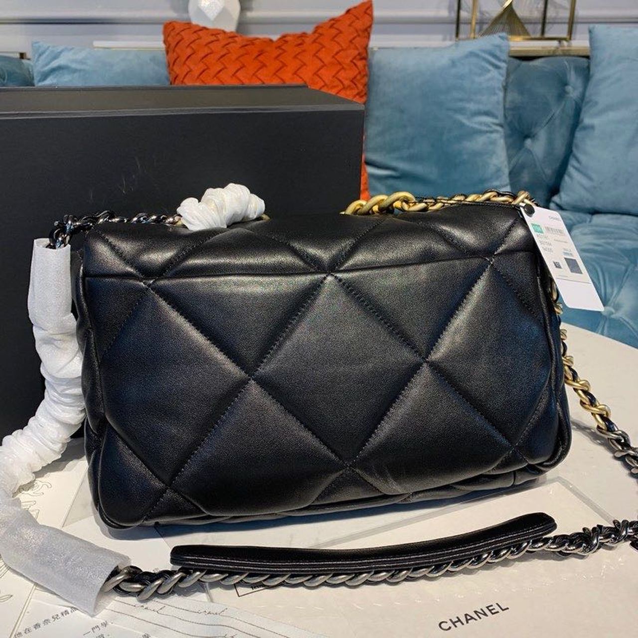 CHL 19 30cm Goatskin Spring Leather Black Flap Jewelry