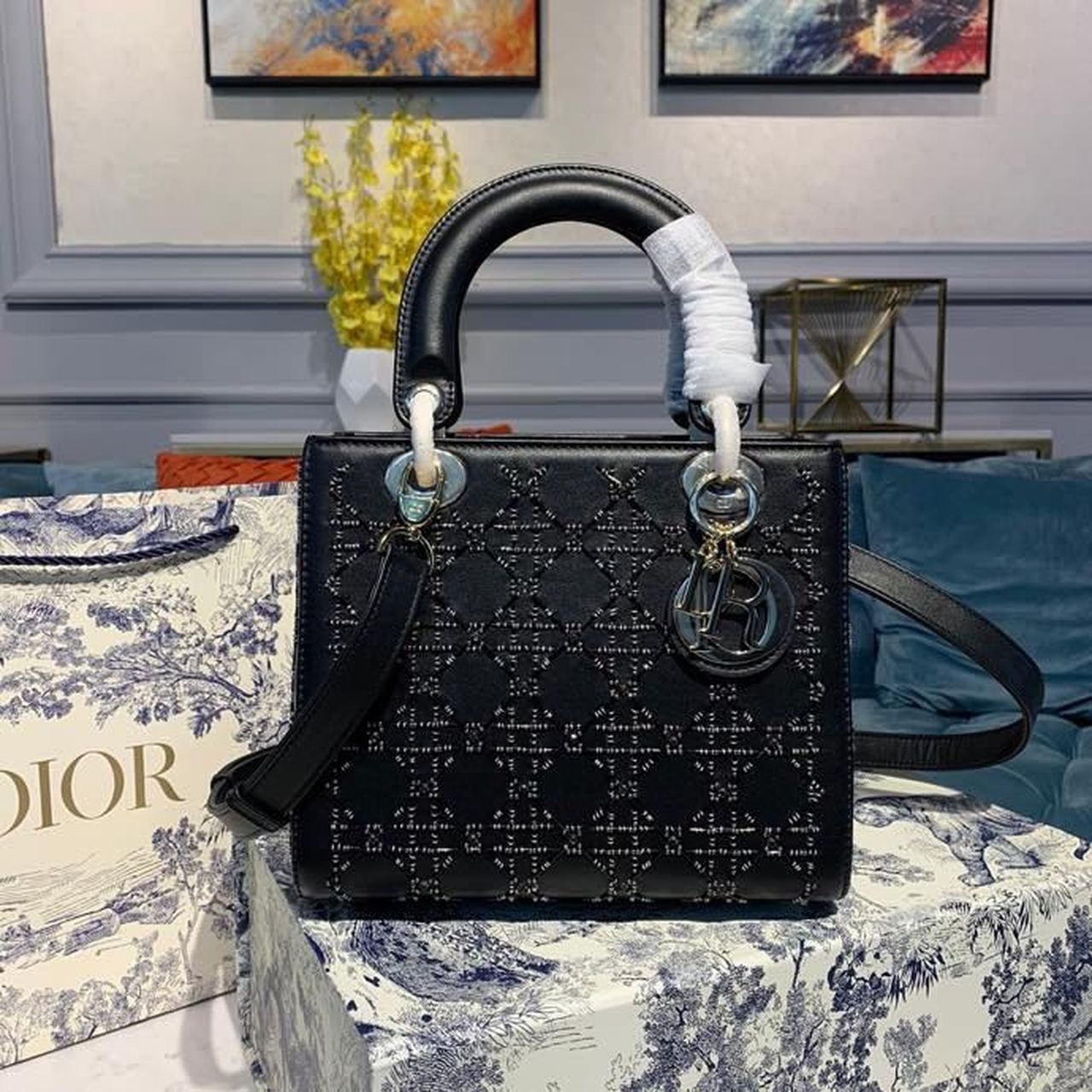Metop Qualityum Lady Toned Hardware Black Gold Travel Bag