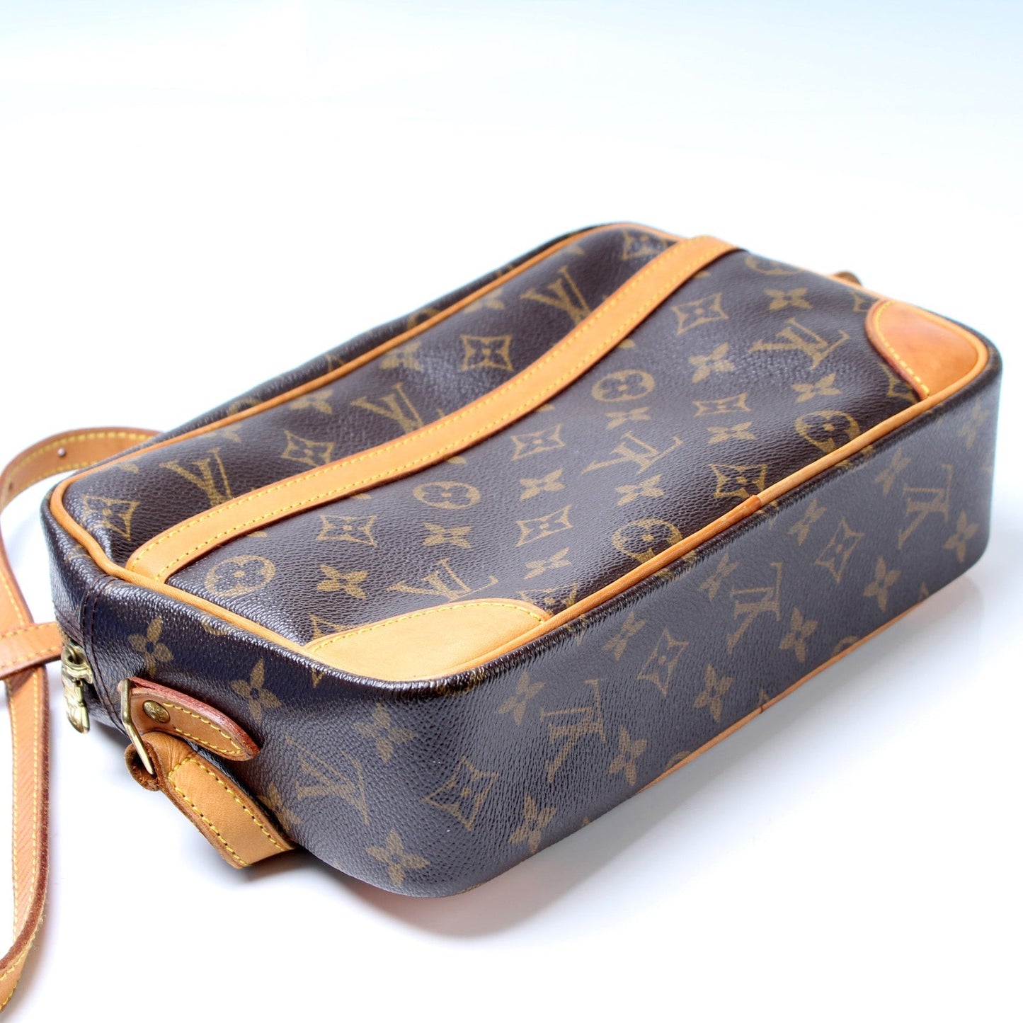 Louis Vuitton Trocadero 27 Monogram Handbag Monogram 7