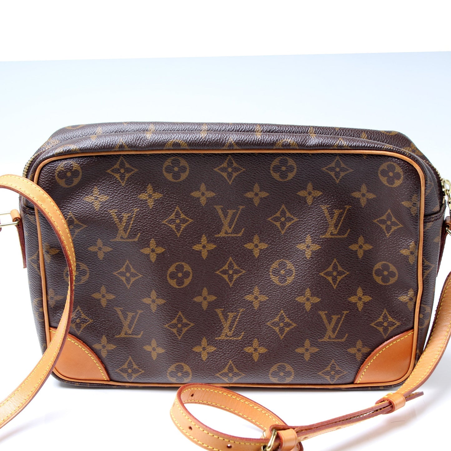 Louis Vuitton Trocadero 30 Monogram Handbag Monogram 11
