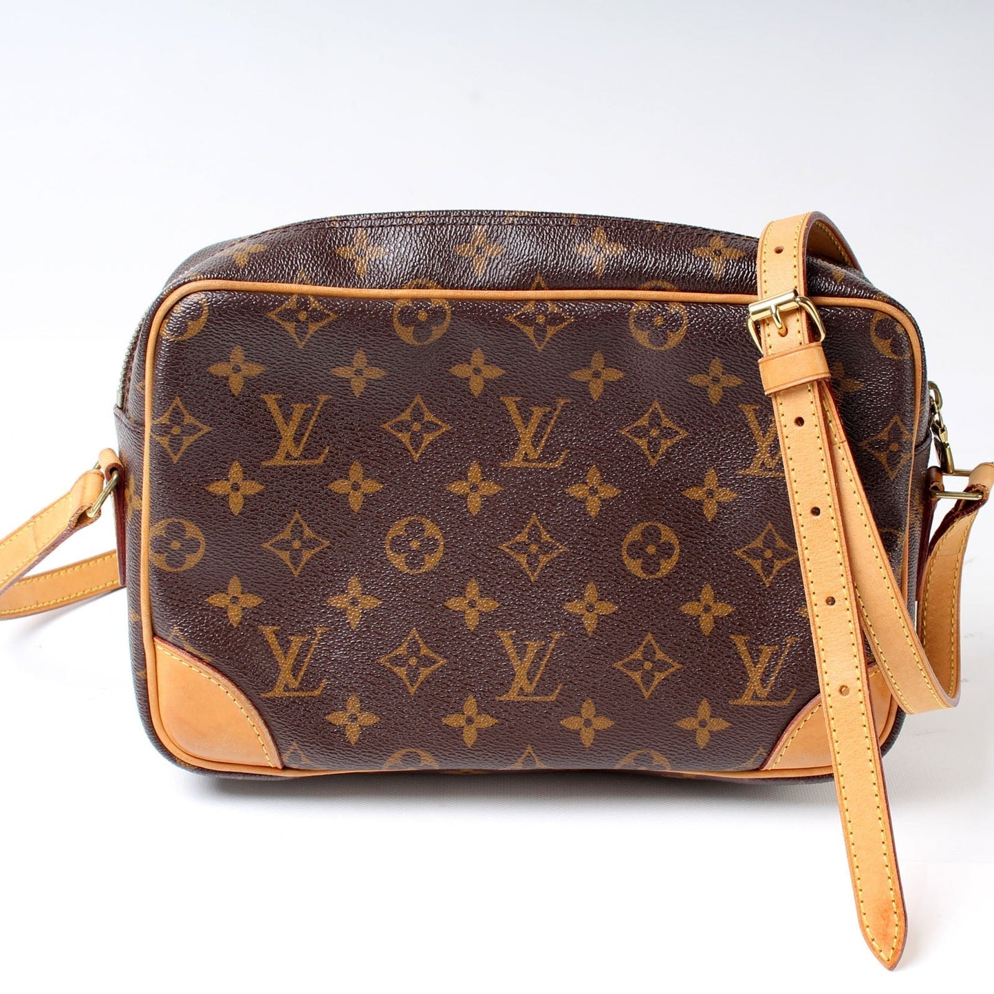 Louis Vuitton Trocadero 27 Monogram Handbag Monogram 8