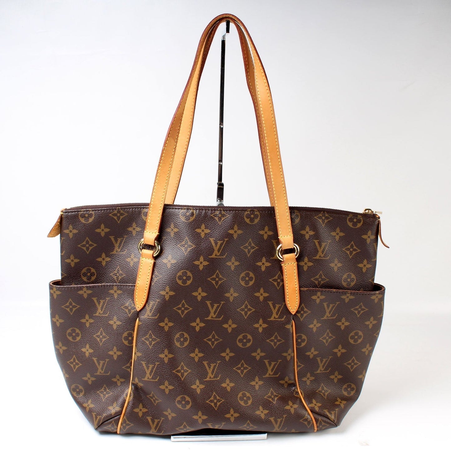 Louis Vuitton Totally Monogram MM Handbag Monogram 25