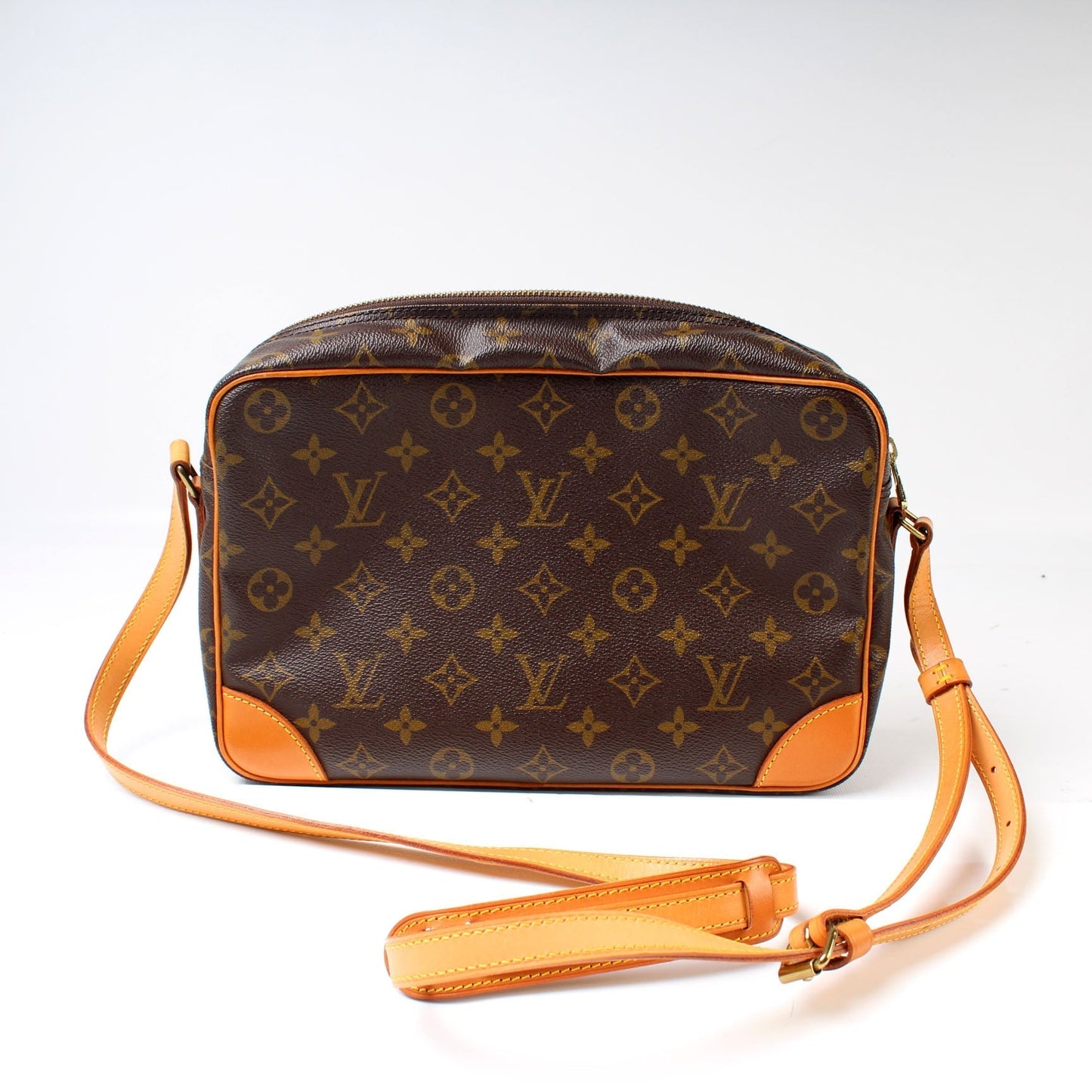 Louis Vuitton Trocadero 30 Monogram Handbag Monogram Dae08833