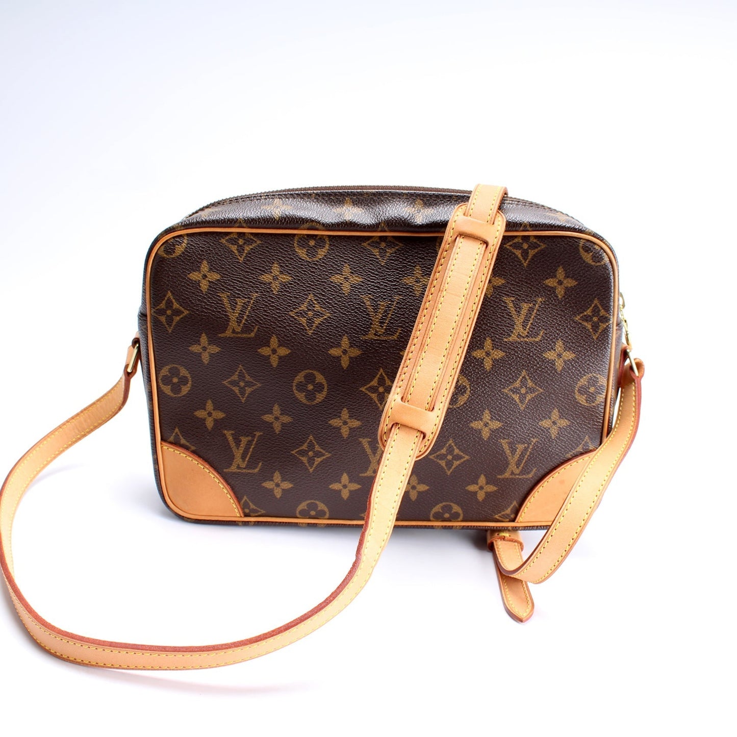Louis Vuitton Trocadero 27 Monogram Handbag Monogram 2