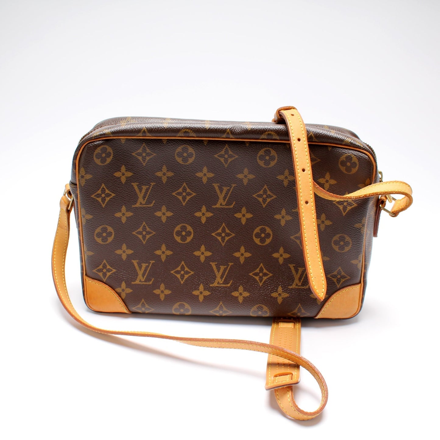 Louis Vuitton Trocadero 30 Monogram Handbag Monogram 3