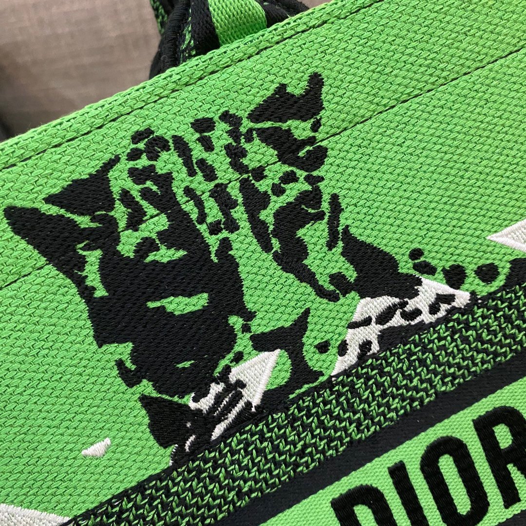 Metop Qualityum Book Bright Top Green Orange Book Tote Bag
