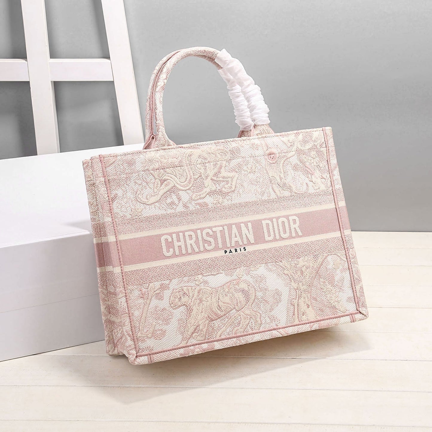 Metop Qualityum Book By Maria Pink Book Tote Bag