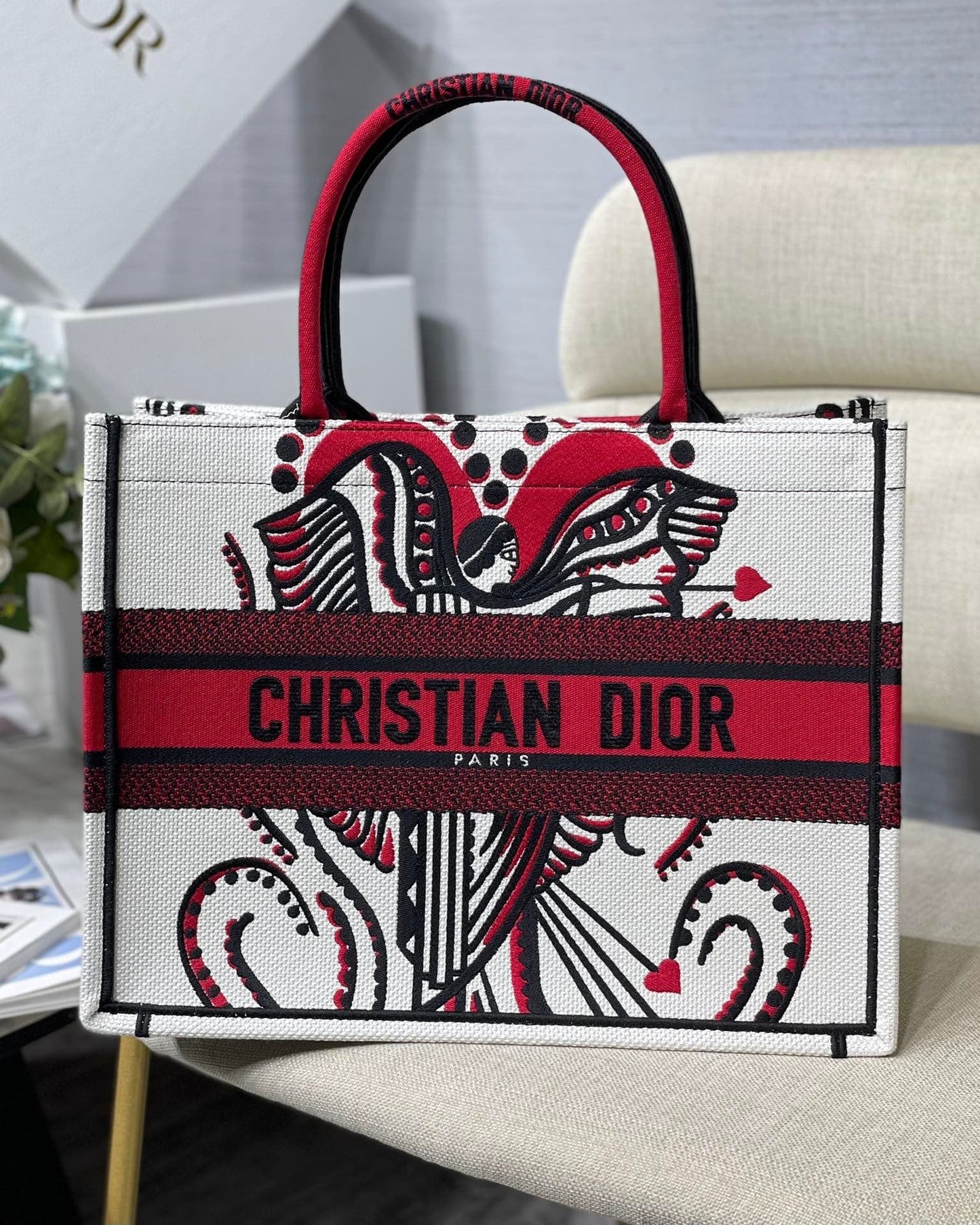 Metop Qualityum Book Latte Cupidon White Red Multicolor Book Tote Bag