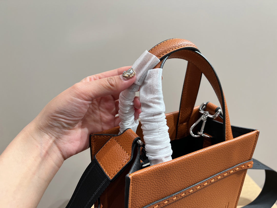 EN - Luxury FEI 296 Travel Bag