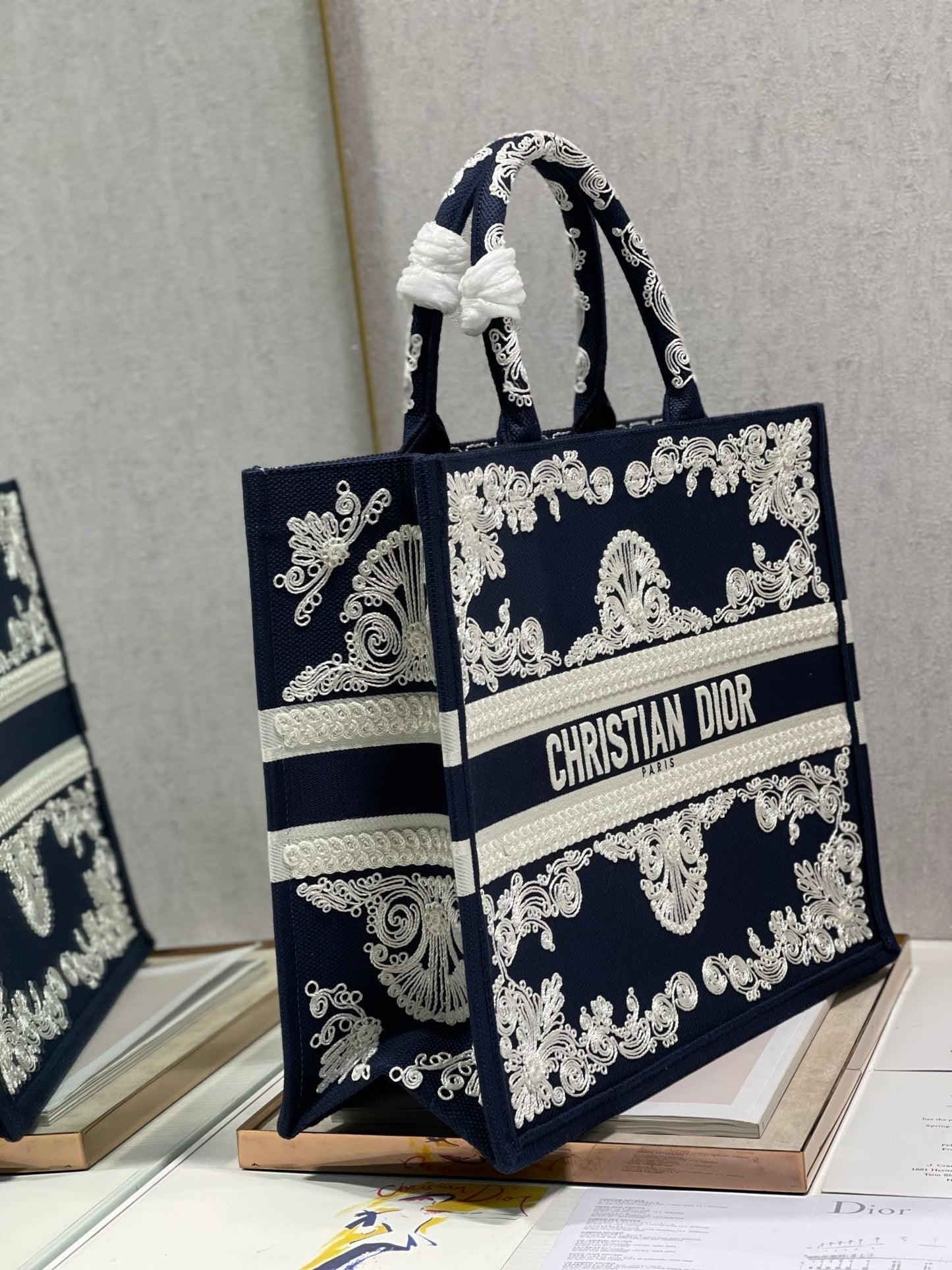 Metop Qualityum Book Cornely Embroidery White Blue Book Tote Shoulder Bag