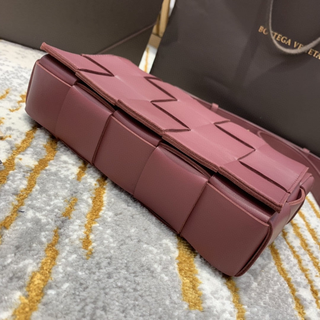 Top Quality Cassette Bag For Women In Red Travel Bag