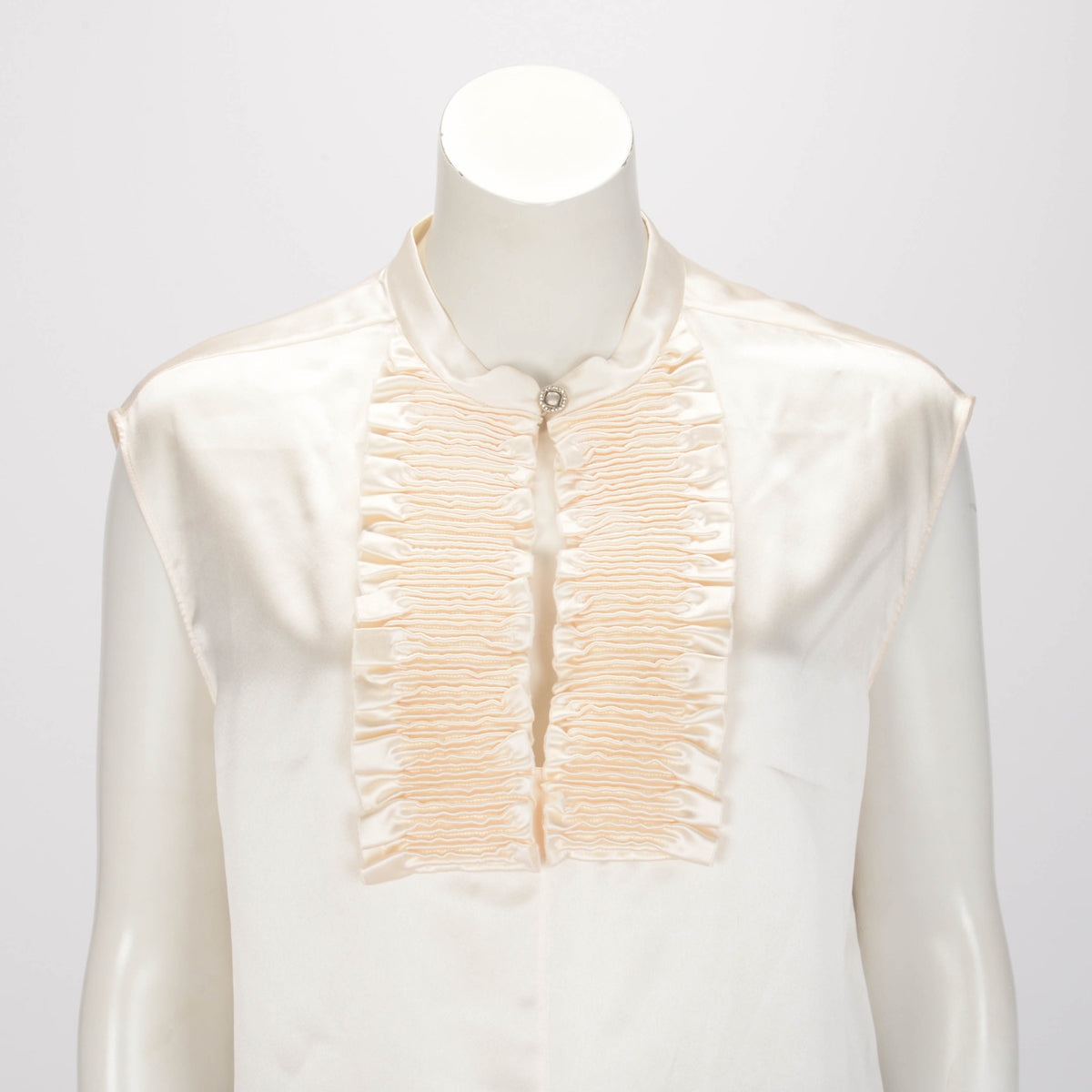 Chanel Ecru Silk Ruffled Sleeveless Top FR 40 Accessory