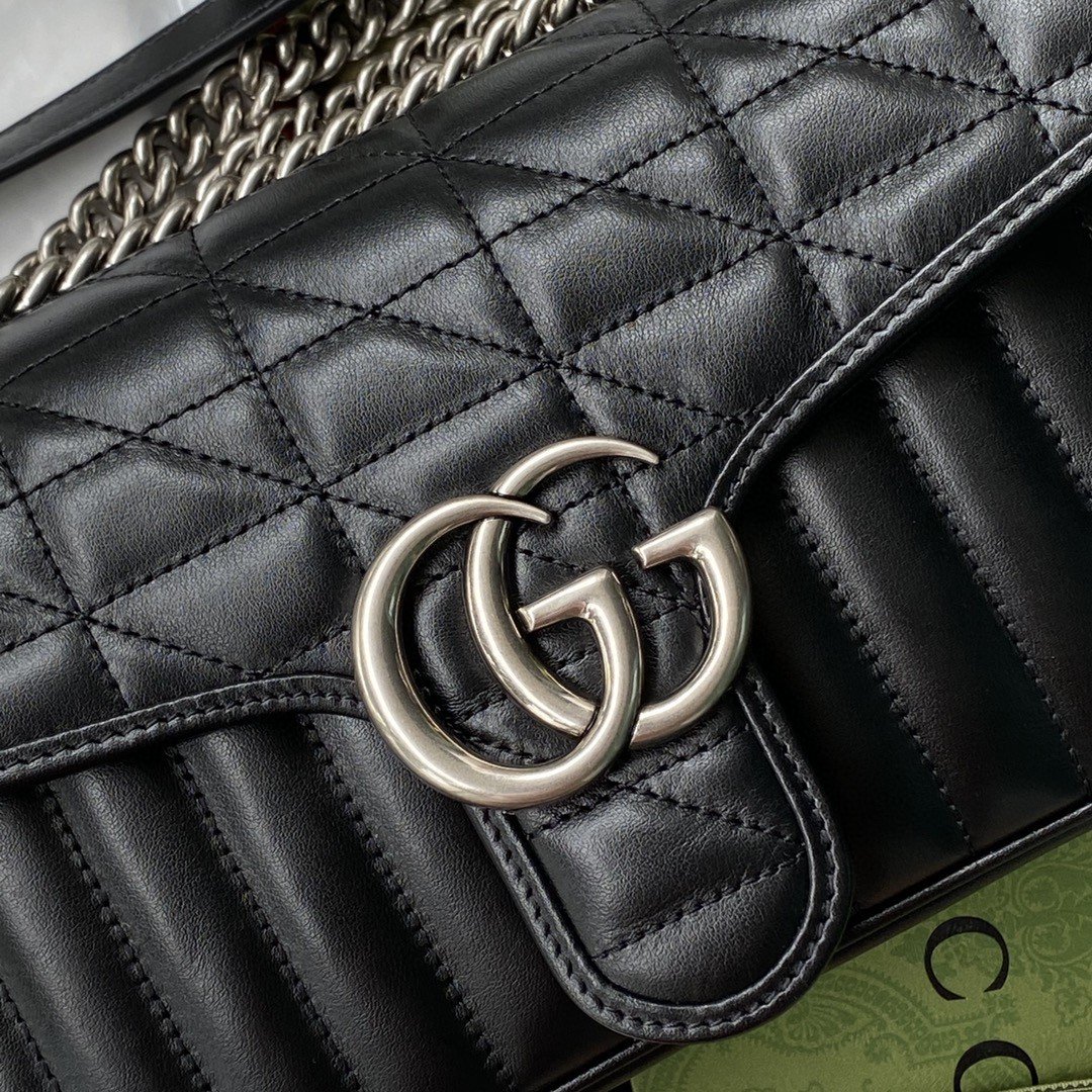 gg Marmont Matelassé 10in 26cm Black Small Shoulder Bag