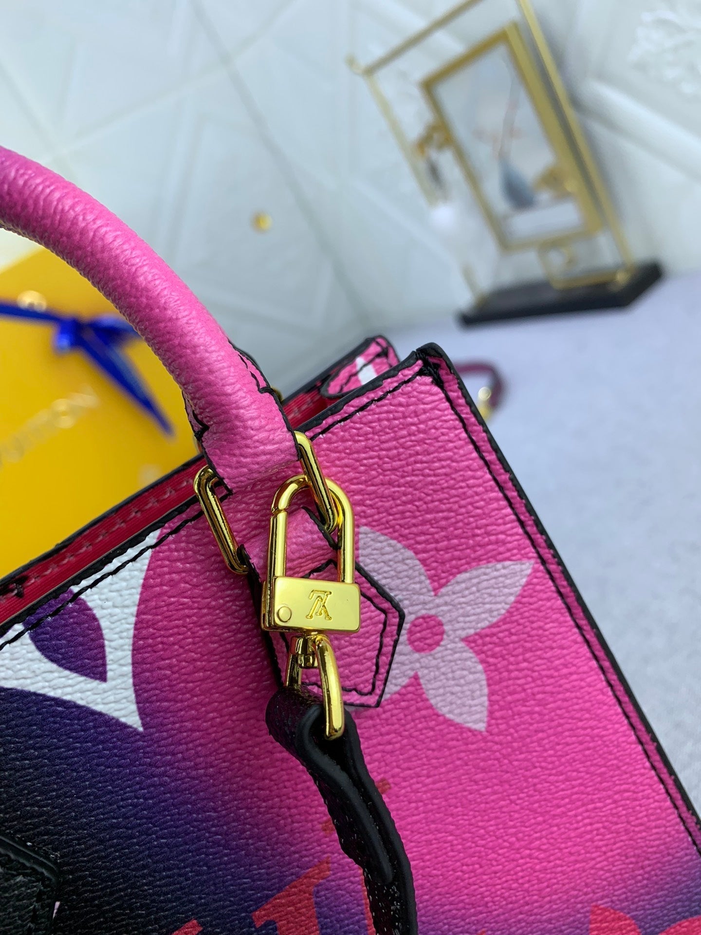 EN - Luxury LUV 822 Travel Bag