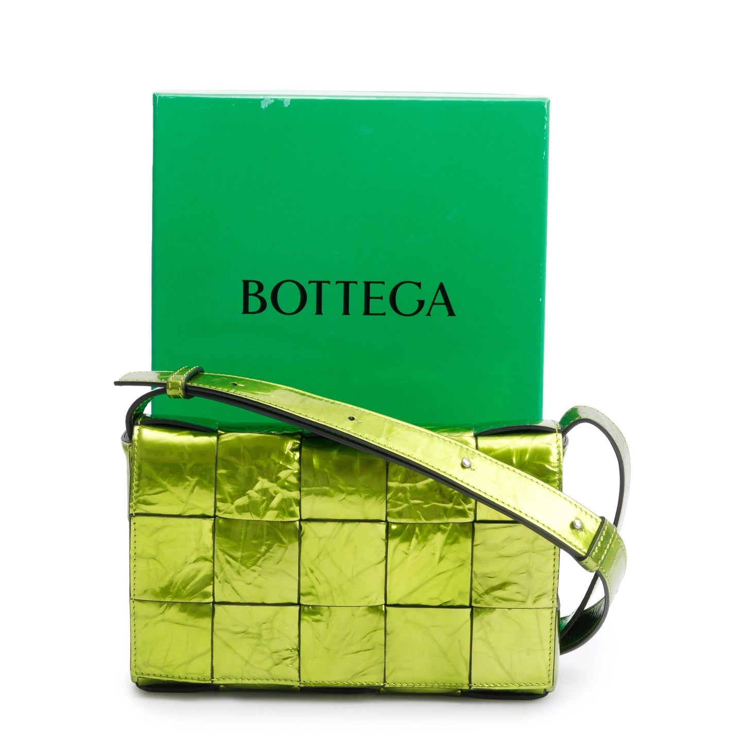 Bottega Veneta Metallic Crushed Calfskin Maxi Intrecciato Cassette Bag Leather Green Travel Bag