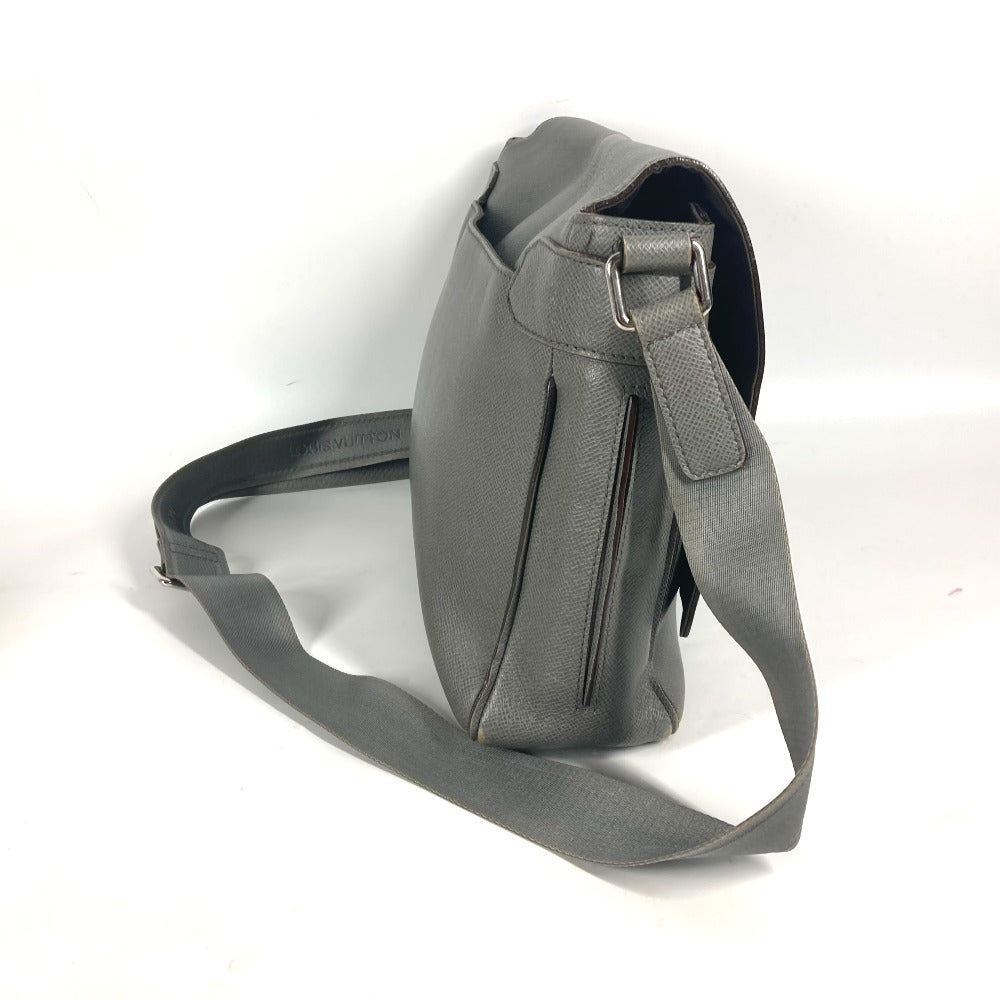 Louis Vuitton M32623 Taiga Roman MM Leather Gray Shoulder Bag