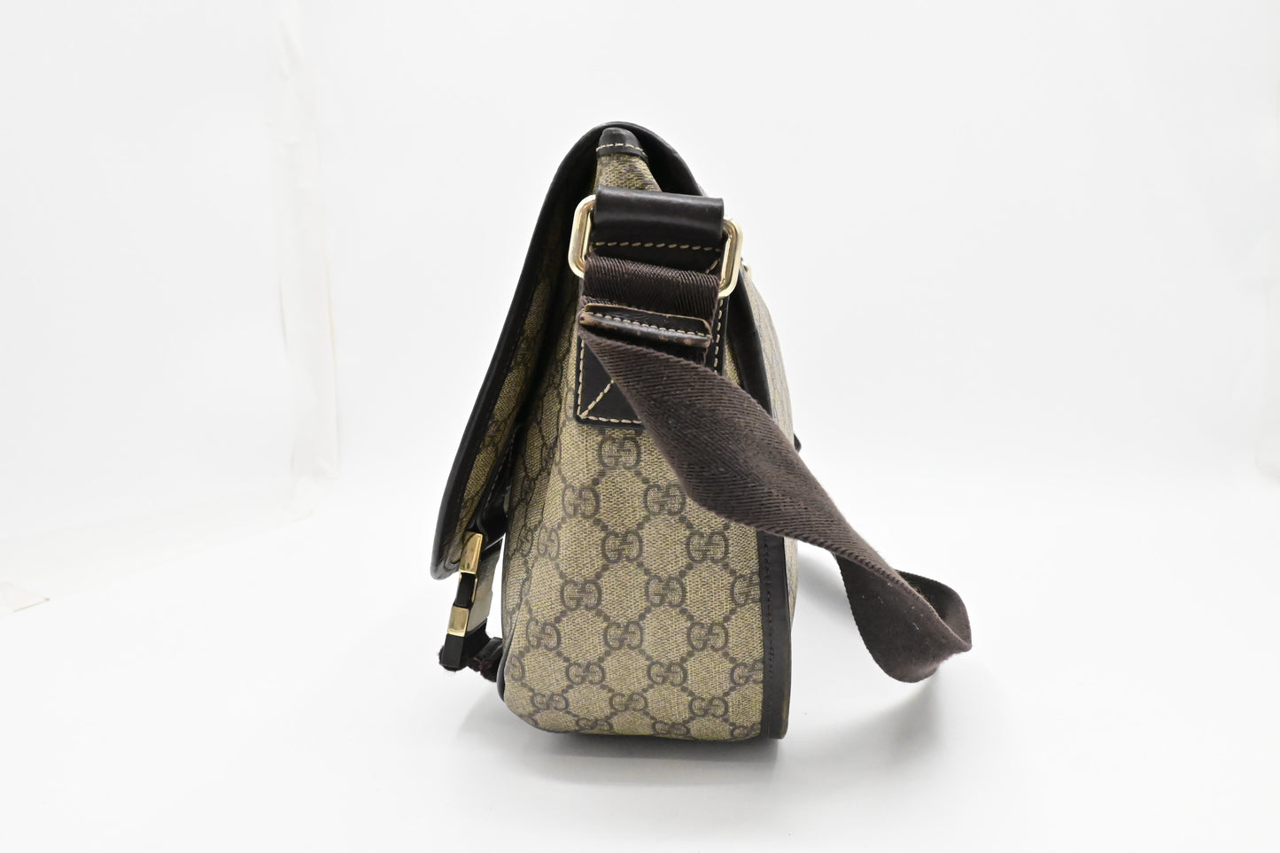 Gucci Messenger GG Supreme Canvas Messenger Bag