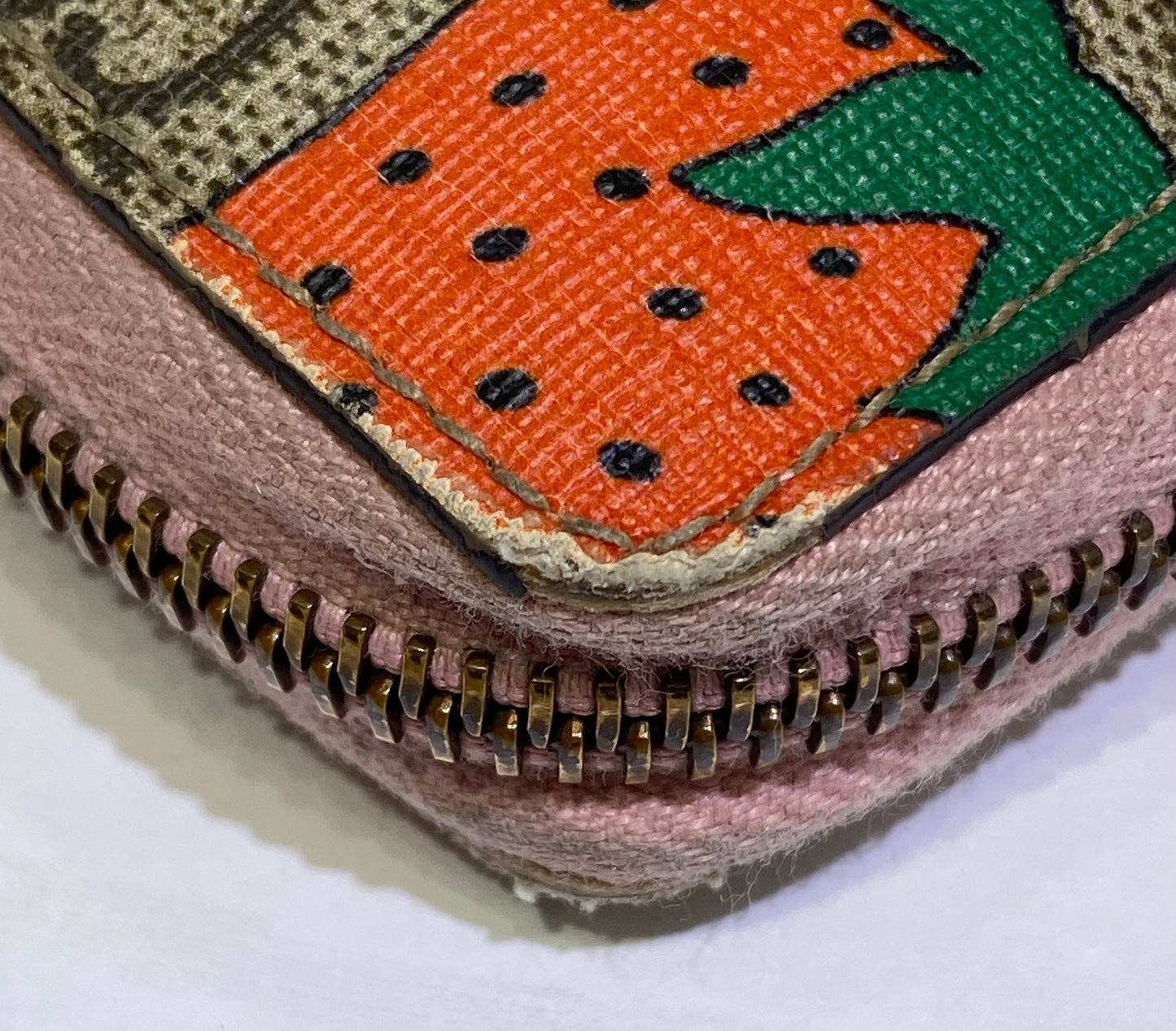 Gucci GG SUPREME PRINTED ZIP-AROUND Wallet Case