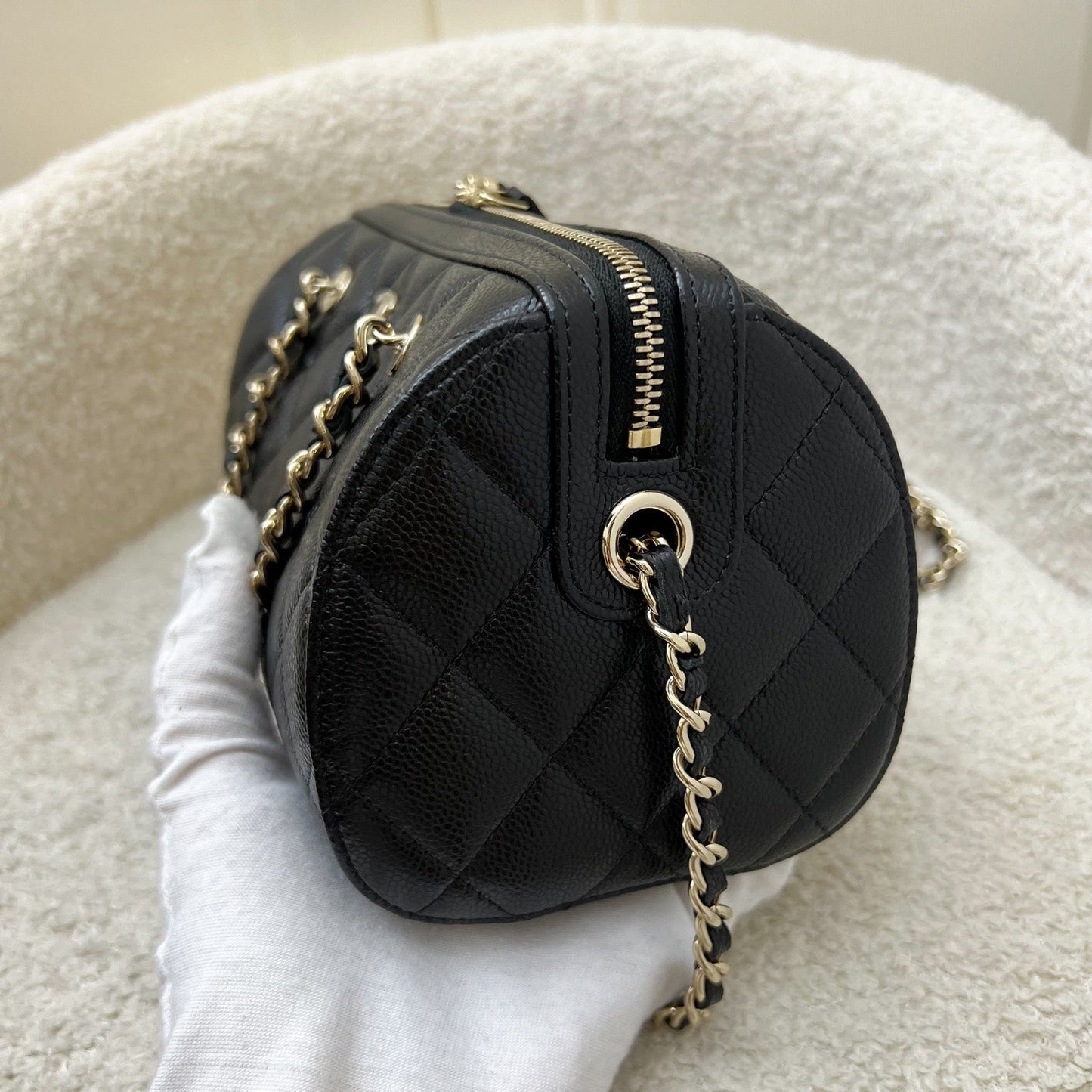 Bowling in Black Caviar and LGHW (Model: ) Accessory Signature