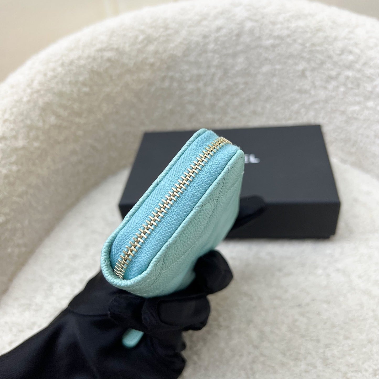 Chanel Zippy Card Holder in Turquoise Caviar and LGHW (Model: )