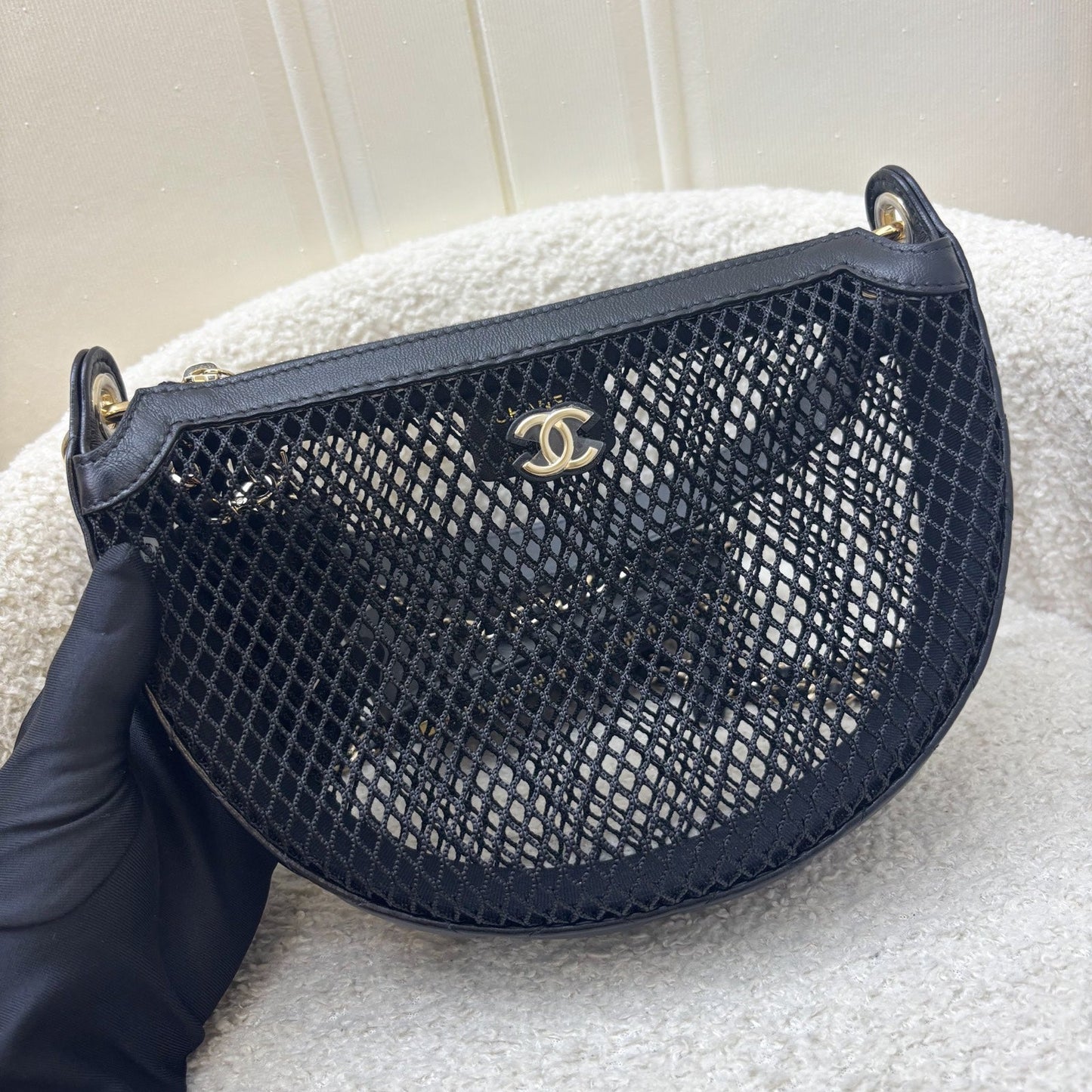 Clutch on Chain in Black Mesh and LGHW (Model: ) Signature