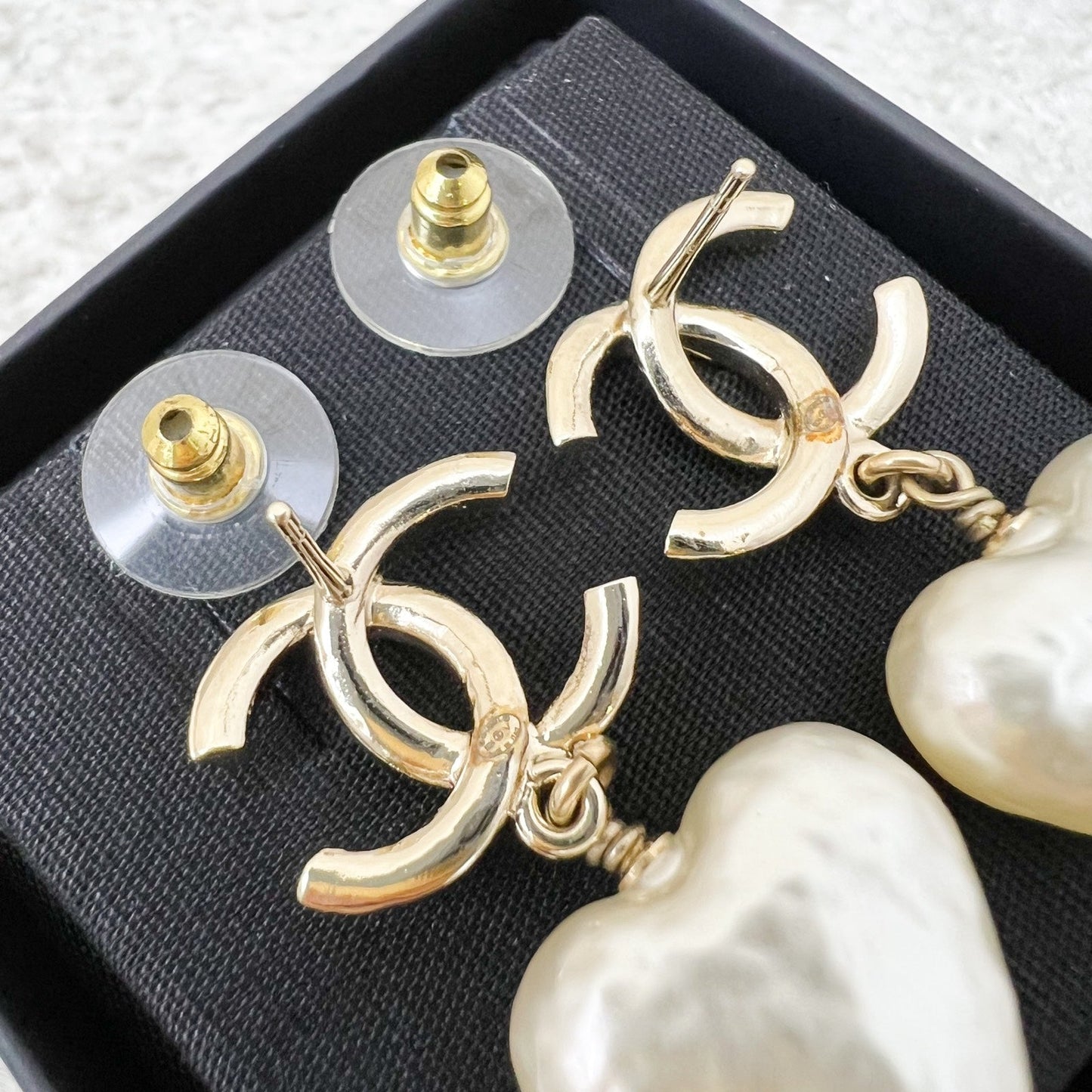 CC Logo with Heart Pearl Dangling Earrings in LGHW (Model: ) Jewelry Signature