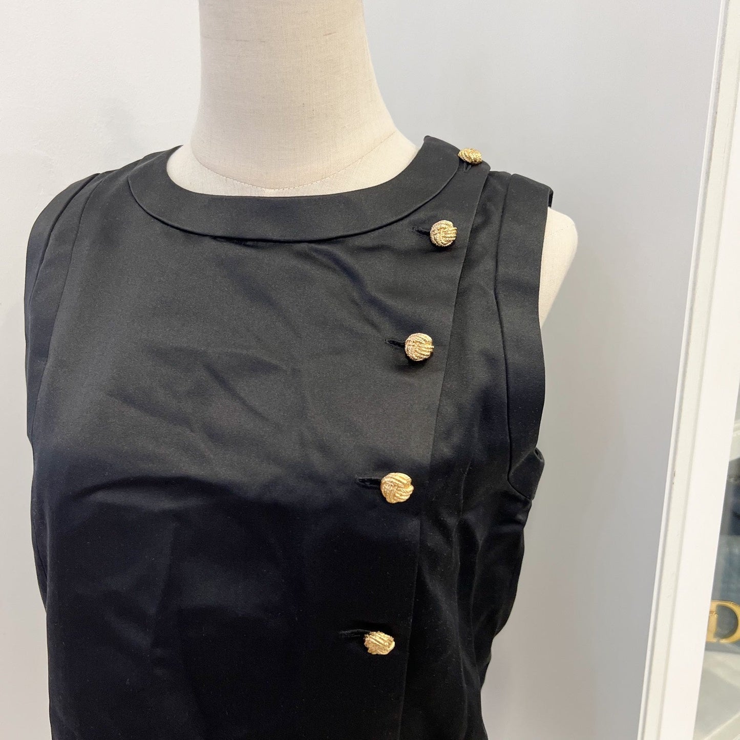 Chanel Sleeveless Blo / Top in Black 100% Silk with Gold Buttons (Model: ) Accessory