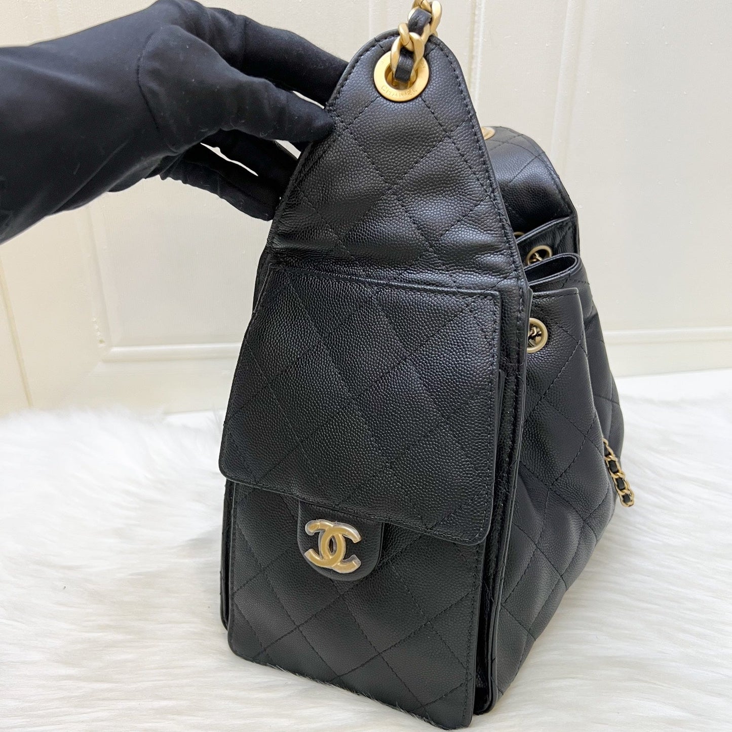 25 Small Hobo Bag in Black Caviar and AGHW (Model: ) Signature