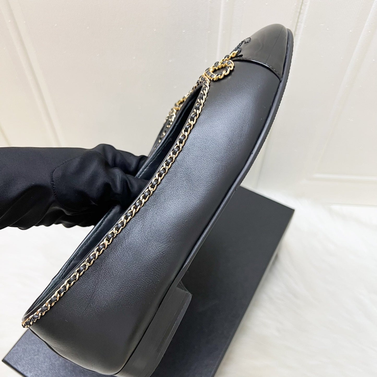 Chanel Classic Ballerina Pumps with Gold Tone Chain Details in Black Lambskin and Black Patent Calfskin Sz 39 (Model: )