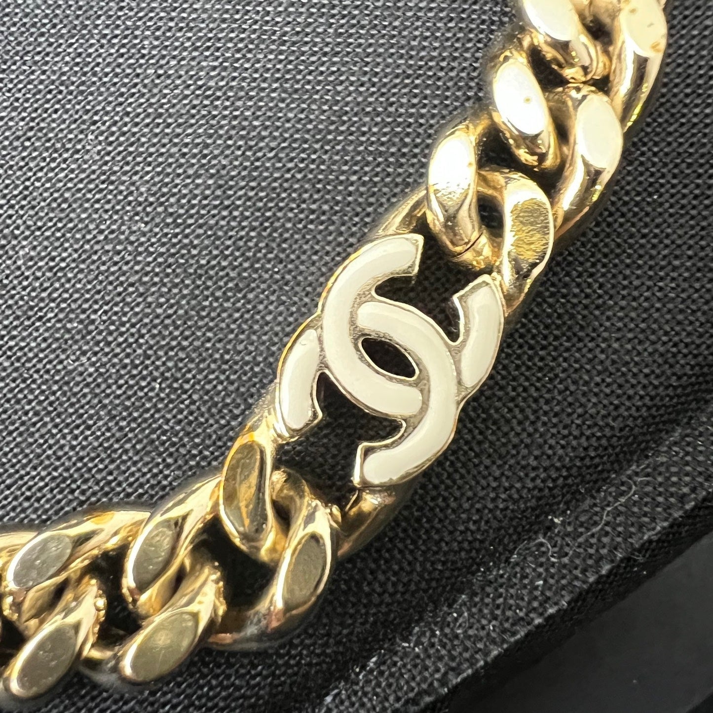 Chanel Choker Necklace in LGHW (Model: )