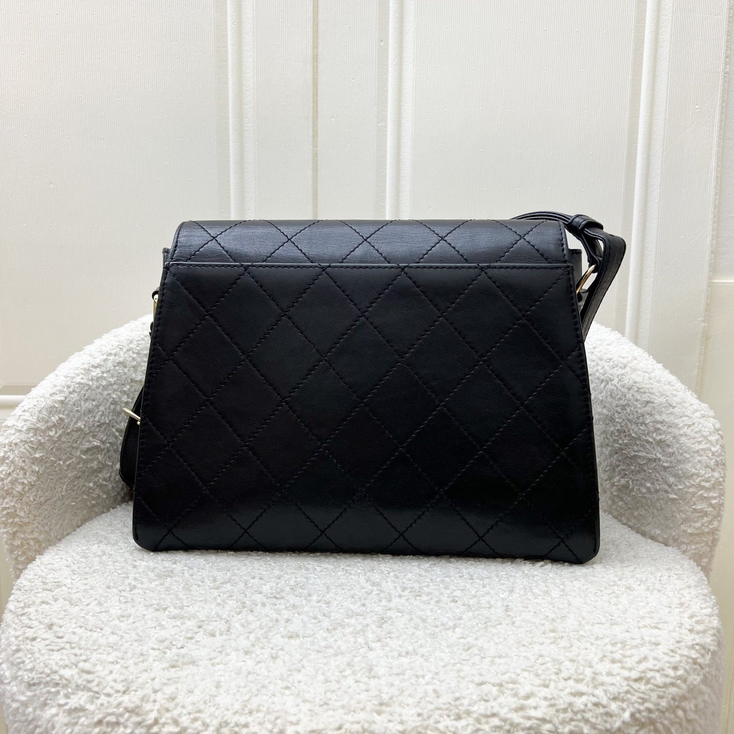 Chanel 2.55 Reissue Trapezoid in Black Lambskin and GHW Accessory