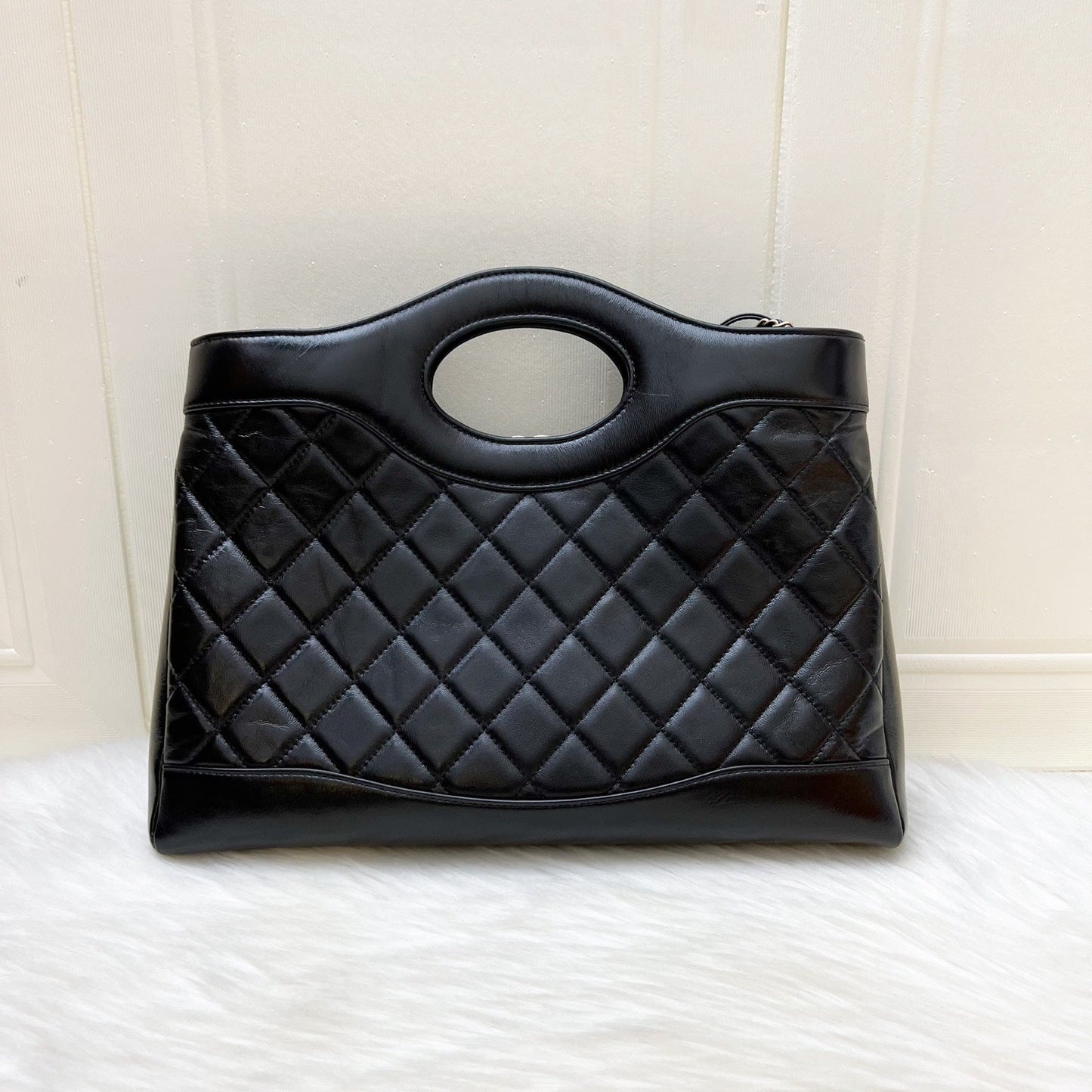 31 Medium Shopping in Black Shiny Calfskin and LGHW (Model: ) Accessory Signature