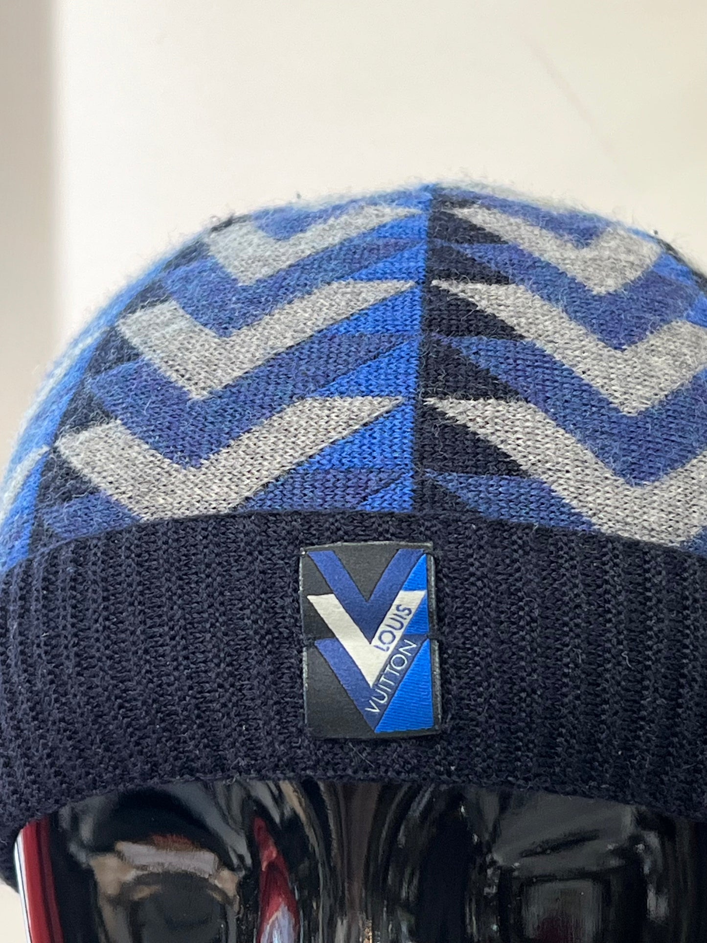 Louis Vuitton V WOOL BEANIE HAT