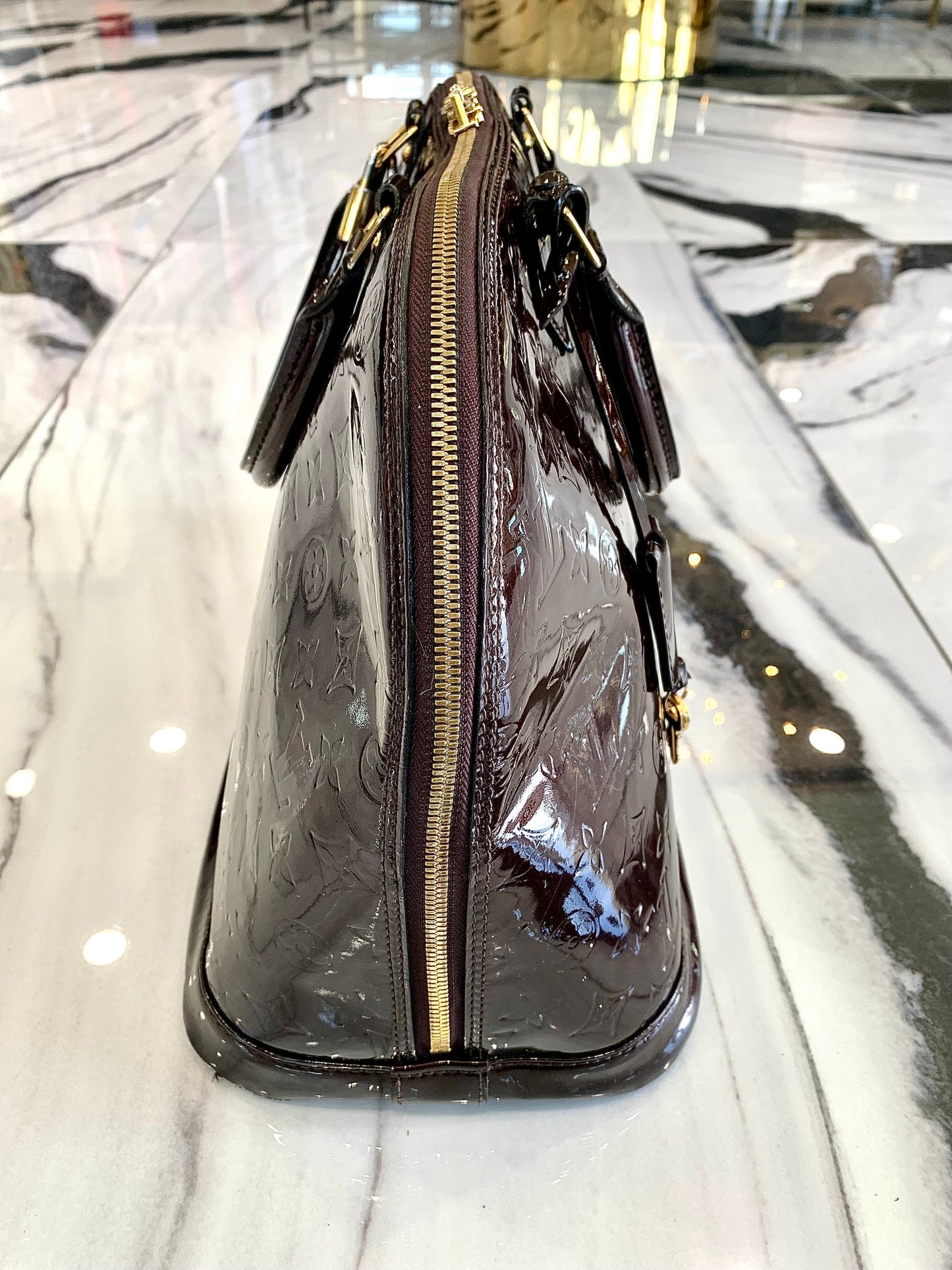 Louis Vuitton ALMA AMARANTE GM Vernis Handbag