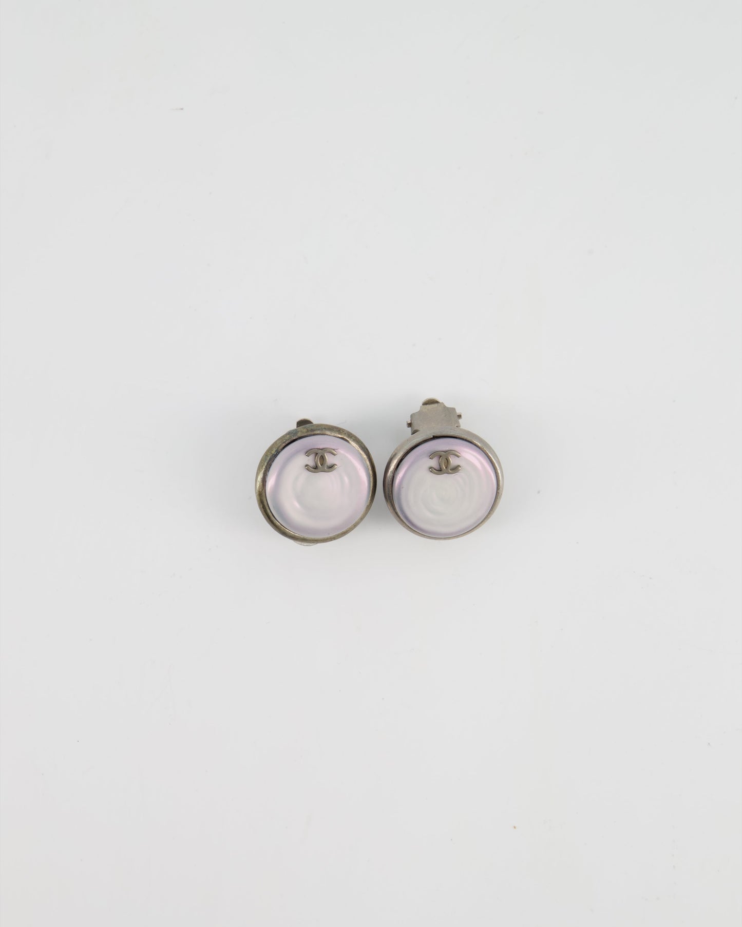 Chanel Brushed Silver Round Iridescent Pearl CC Small Logo Clip-On Earrings Jewelry