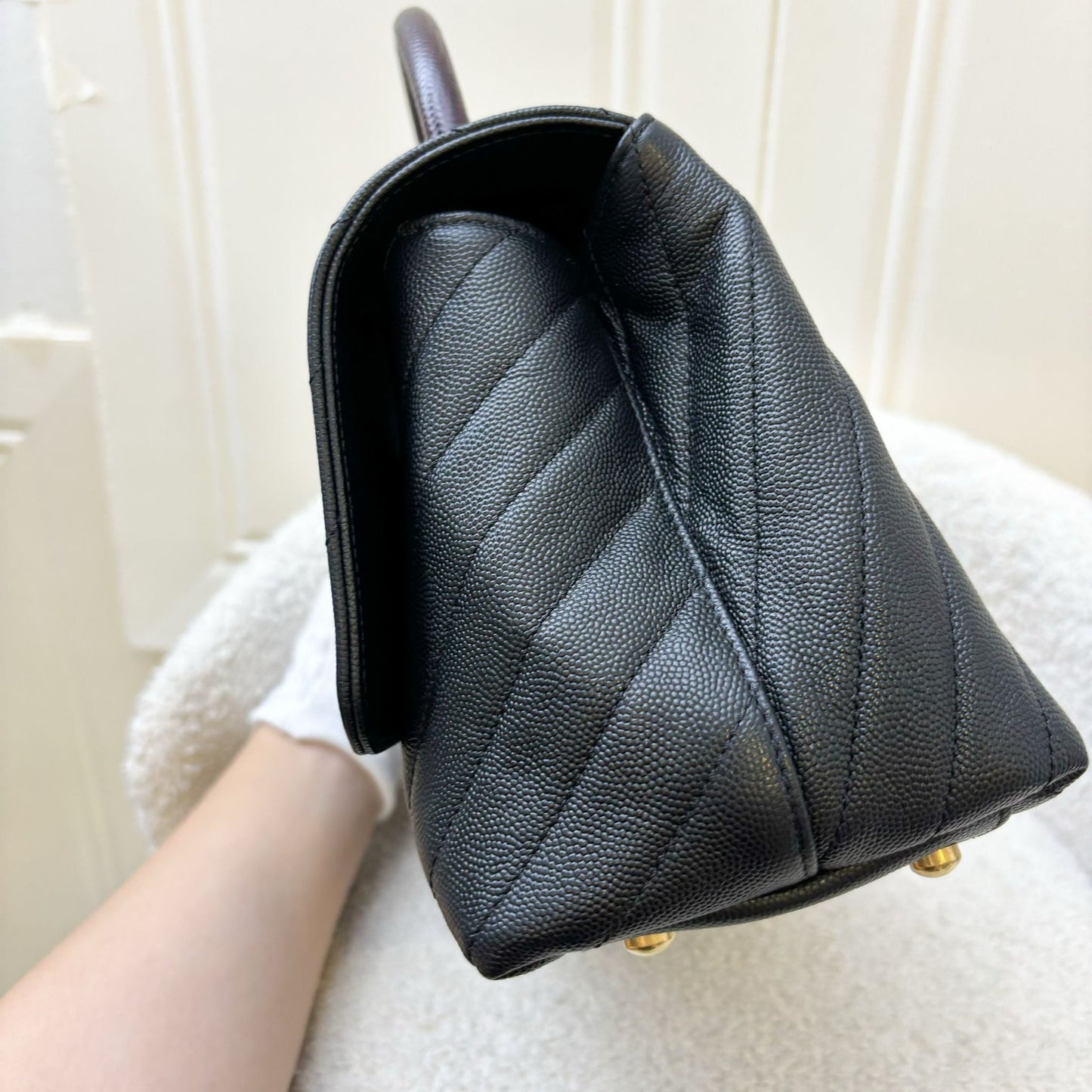 Chanel Medium Coco Handle Flap with Burgundy Lizard-Embossed Calfskin Handle in Chevron Quilted Black Caviar and GHW Accessory