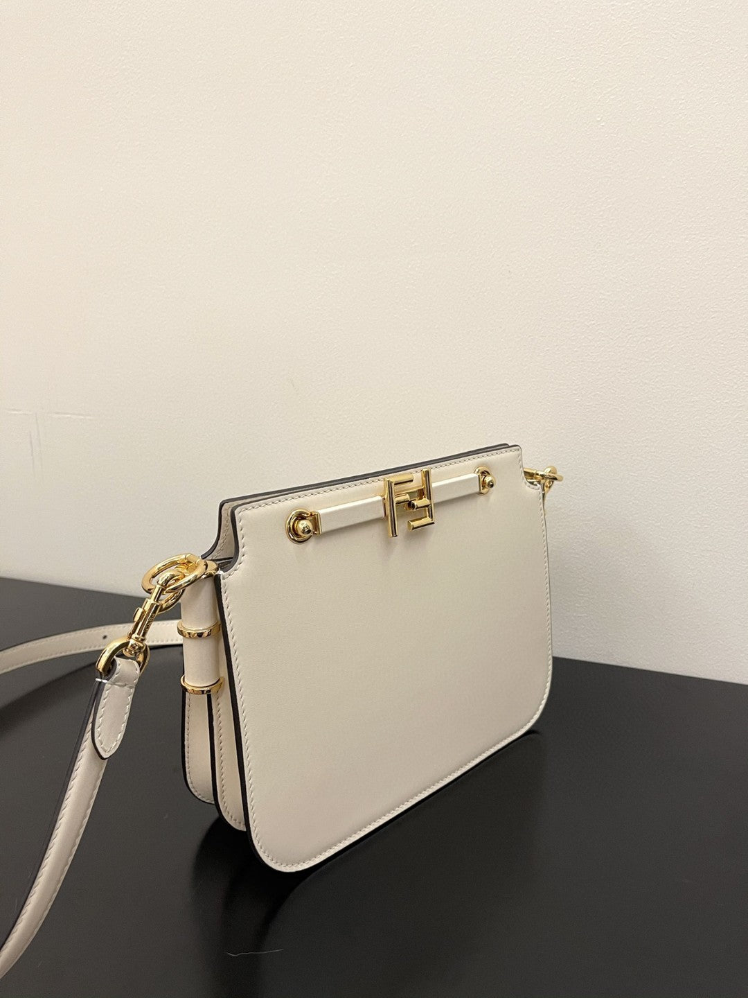 Top QualityTop Quality Touch 19cm White Handbag