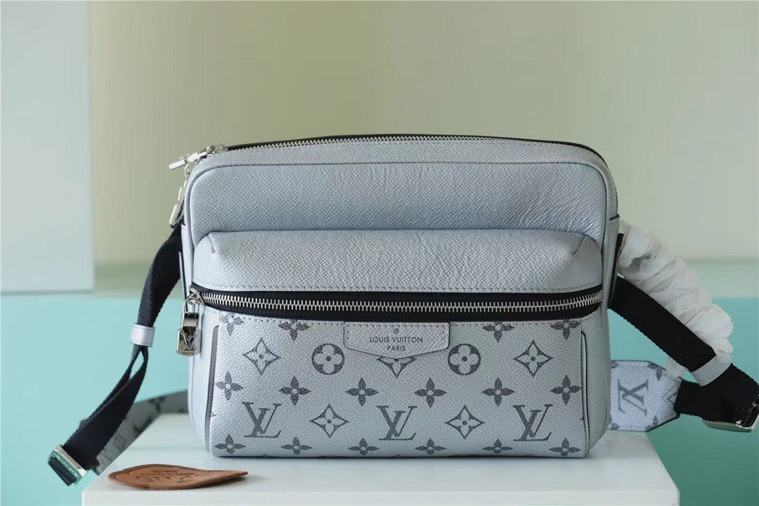 Top Quality Outdoor Messenger Bag Taiga Gunmetal Monogram Crossbody Bag