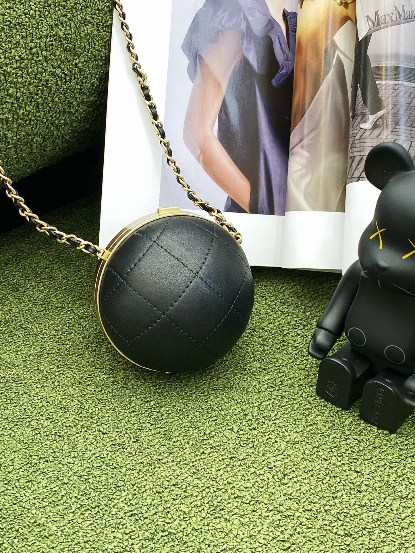 CHL Ball 23.5cm 9.25in Black Gold Chain Travel Bag