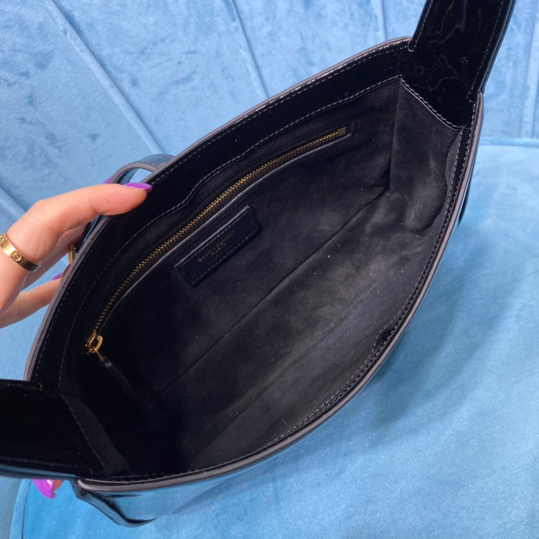 YSL Saint Laurent Le 5 Ã 7 Smooth Shoulder Bag