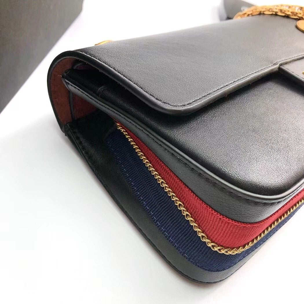 CHLMaroon Medallion Nude Reissue 2.55 Black Flap Handbag