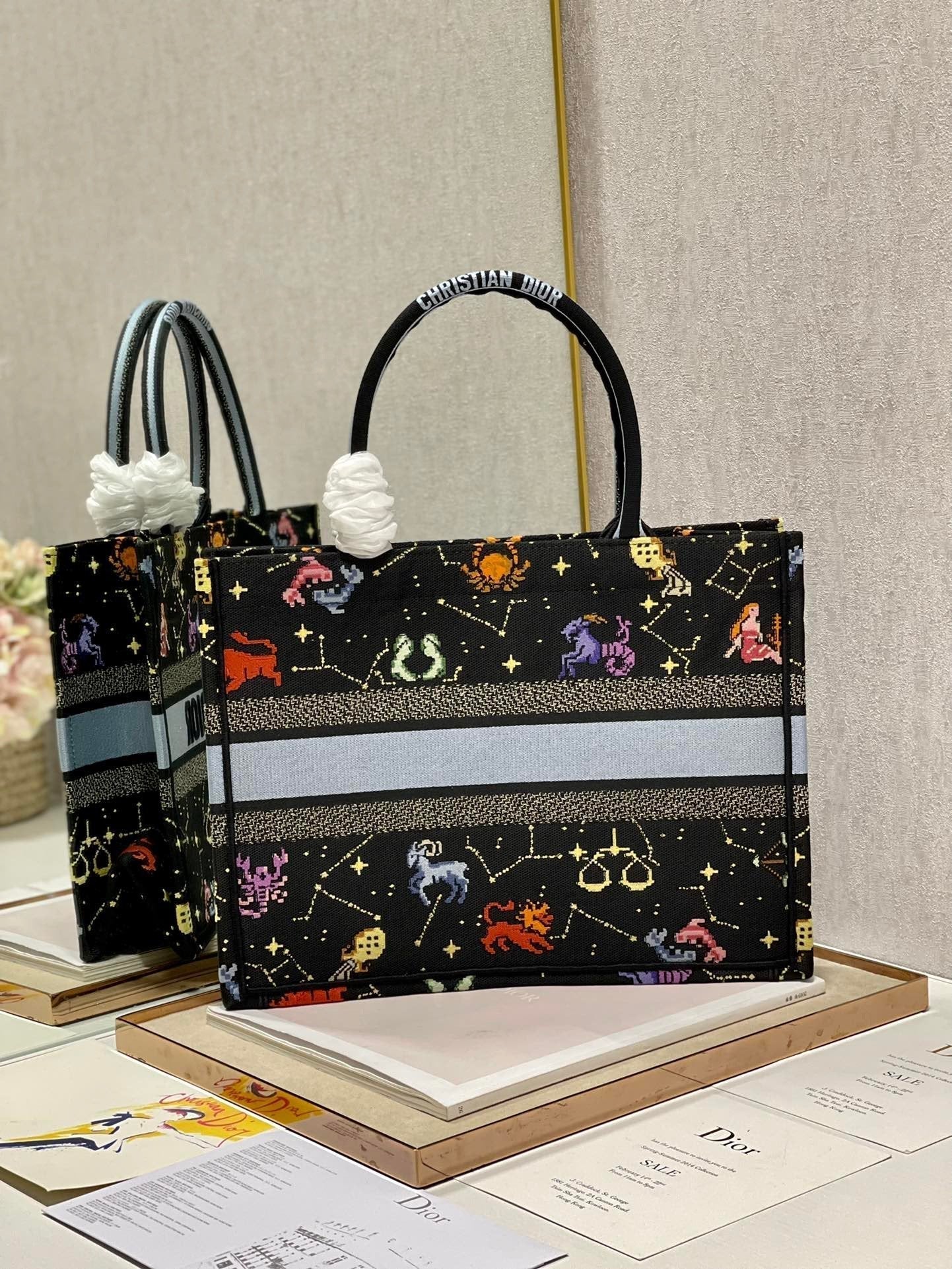 Metop Qualityum Book Cd Black Multicolor Book Tote Bag