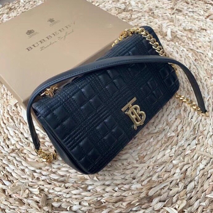 Top Quality Medium Lola Bag For Women Quilted Monogram Travel Bag