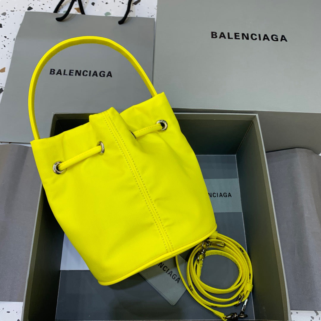 Top Quality Le Cagole Metop Qualityum Bag Bucket Bucket Bag 118In30Cm 7483