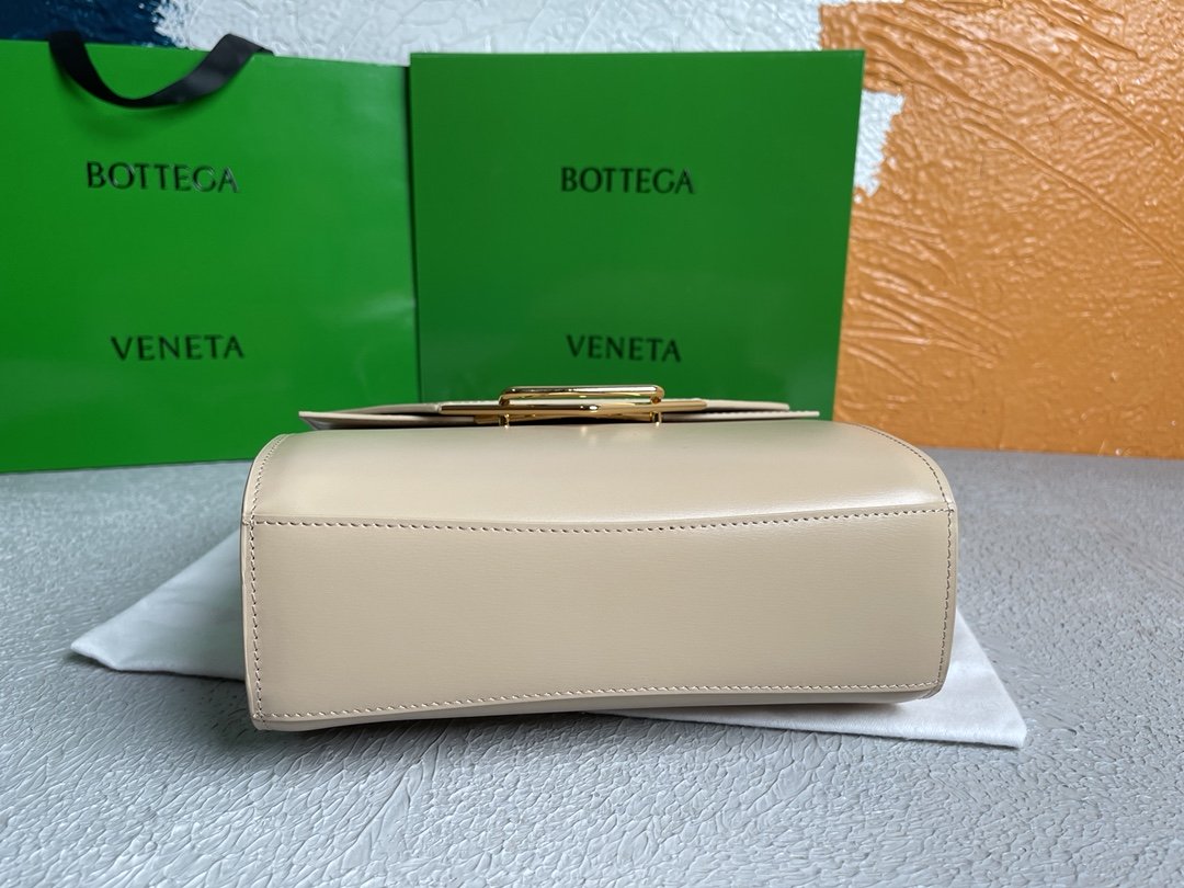 Top Quality Clip Bag For Women Women Beige Travel Bag