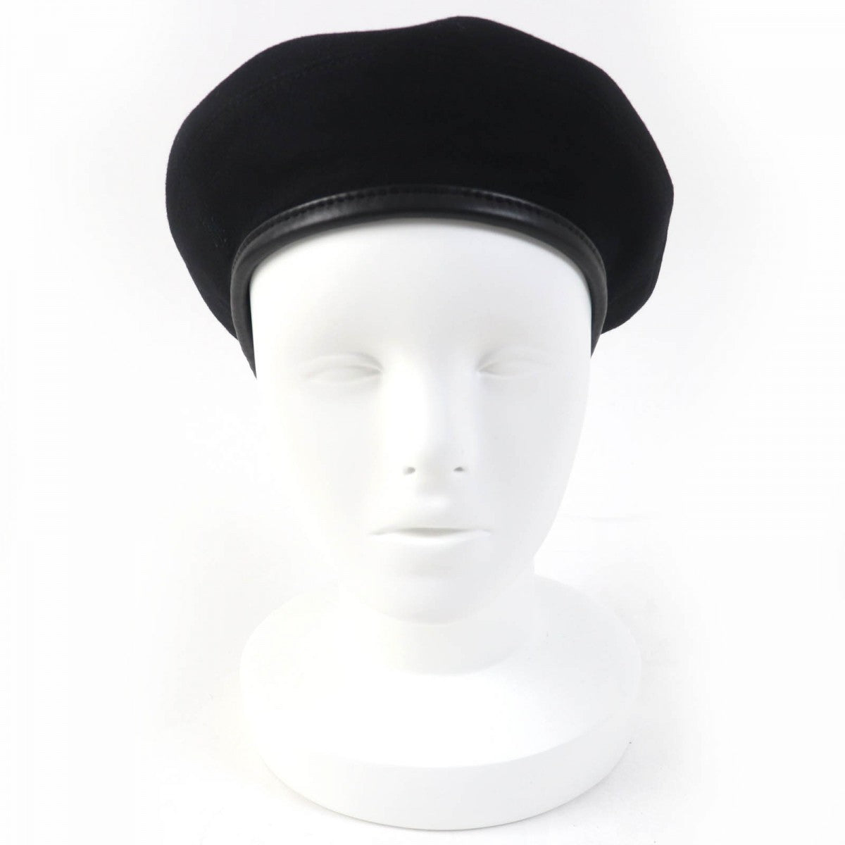 Beret Main: Cashmere, Part: Lamb , Lining: Leather Black Travel Bag